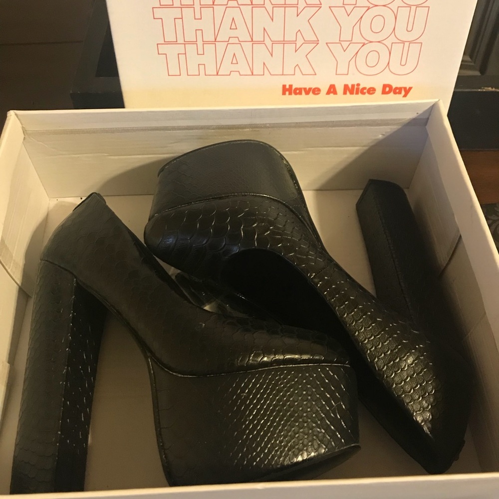 Platform Pumps - Picture 2 of 4